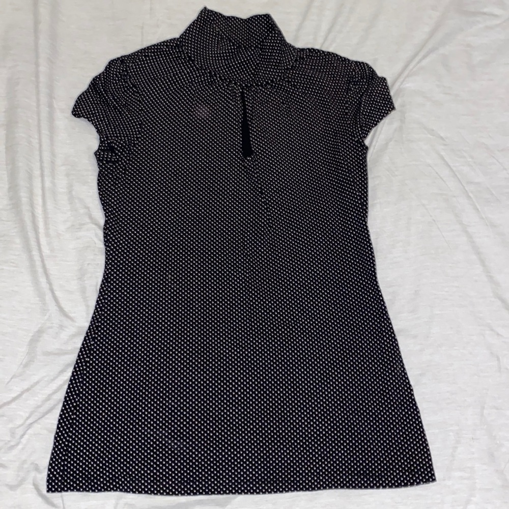 EXPRESS keyhole, high neck, short sleeve, polka dot blouse